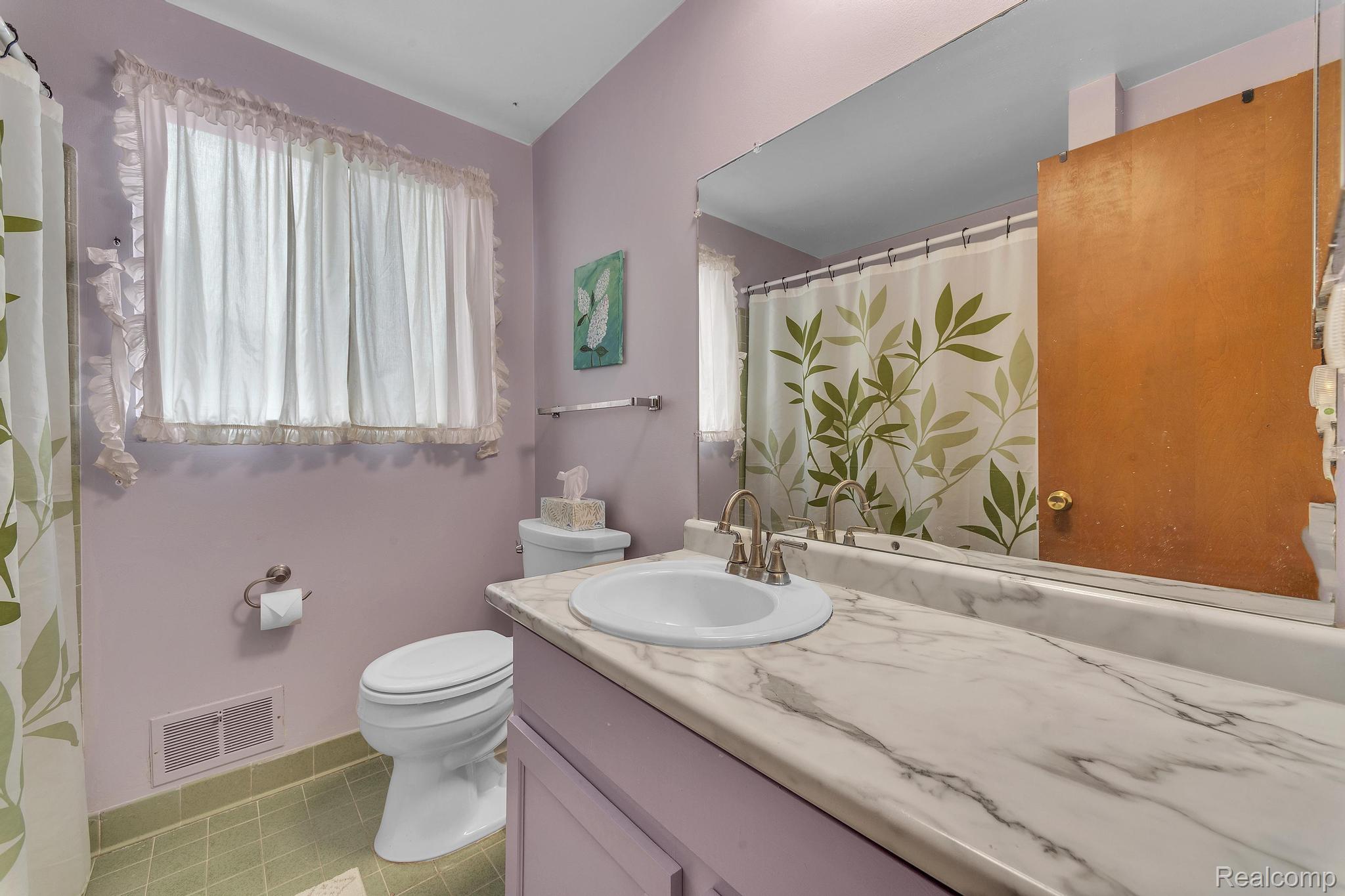 Clawson City, Michigan 48017, United States, 4 Bedrooms Bedrooms, ,2 BathroomsBathrooms,Residential,Pending,148945