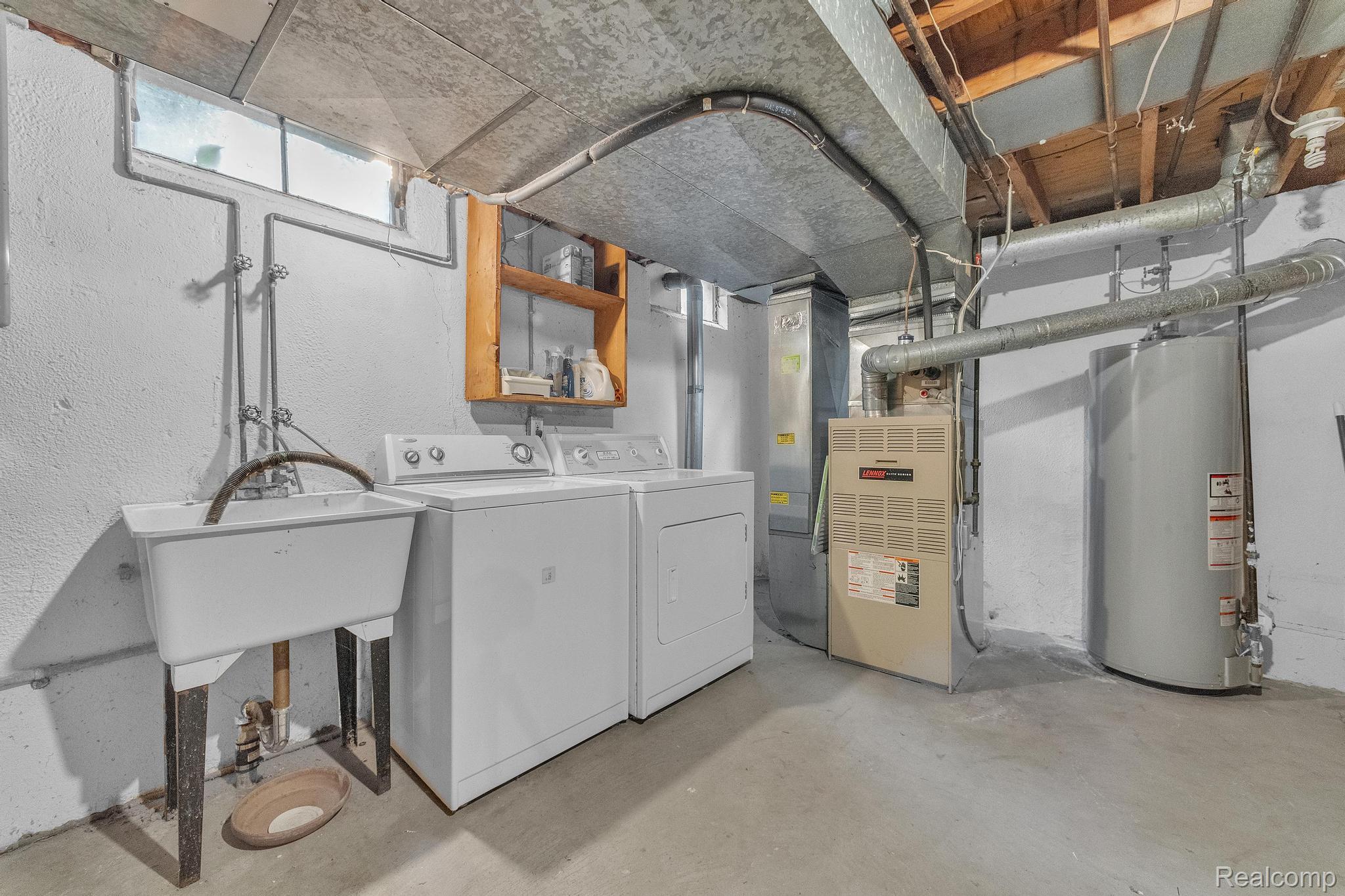 Clawson City, Michigan 48017, United States, 4 Bedrooms Bedrooms, ,2 BathroomsBathrooms,Residential,Pending,148945