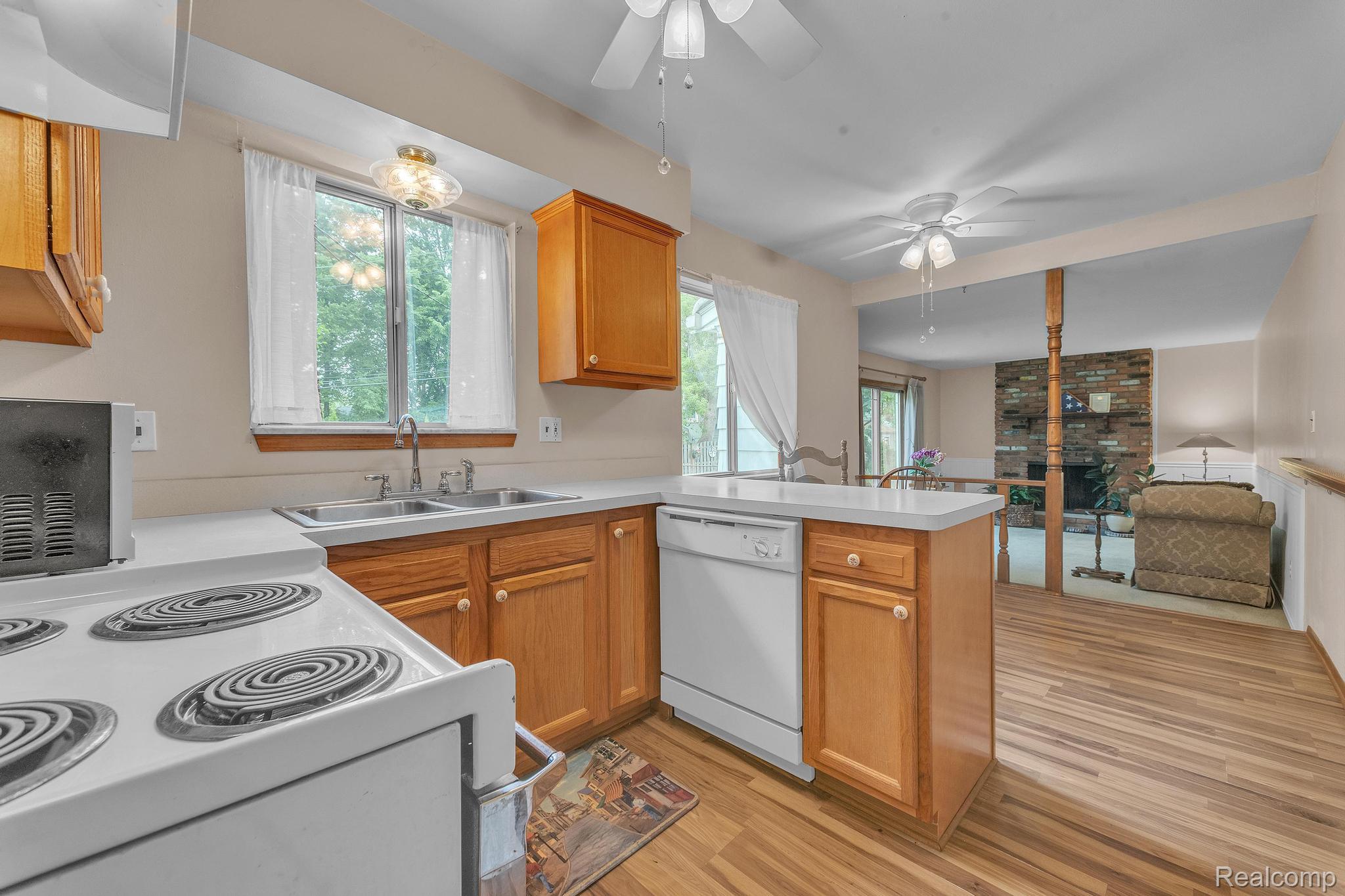 Clawson City, Michigan 48017, United States, 4 Bedrooms Bedrooms, ,2 BathroomsBathrooms,Residential,Pending,148945