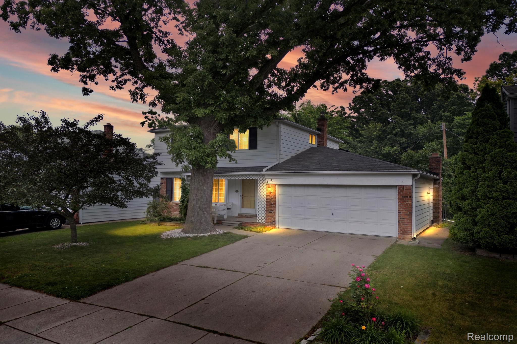 Clawson City, Michigan 48017, United States, 4 Bedrooms Bedrooms, ,2 BathroomsBathrooms,Residential,Pending,148945