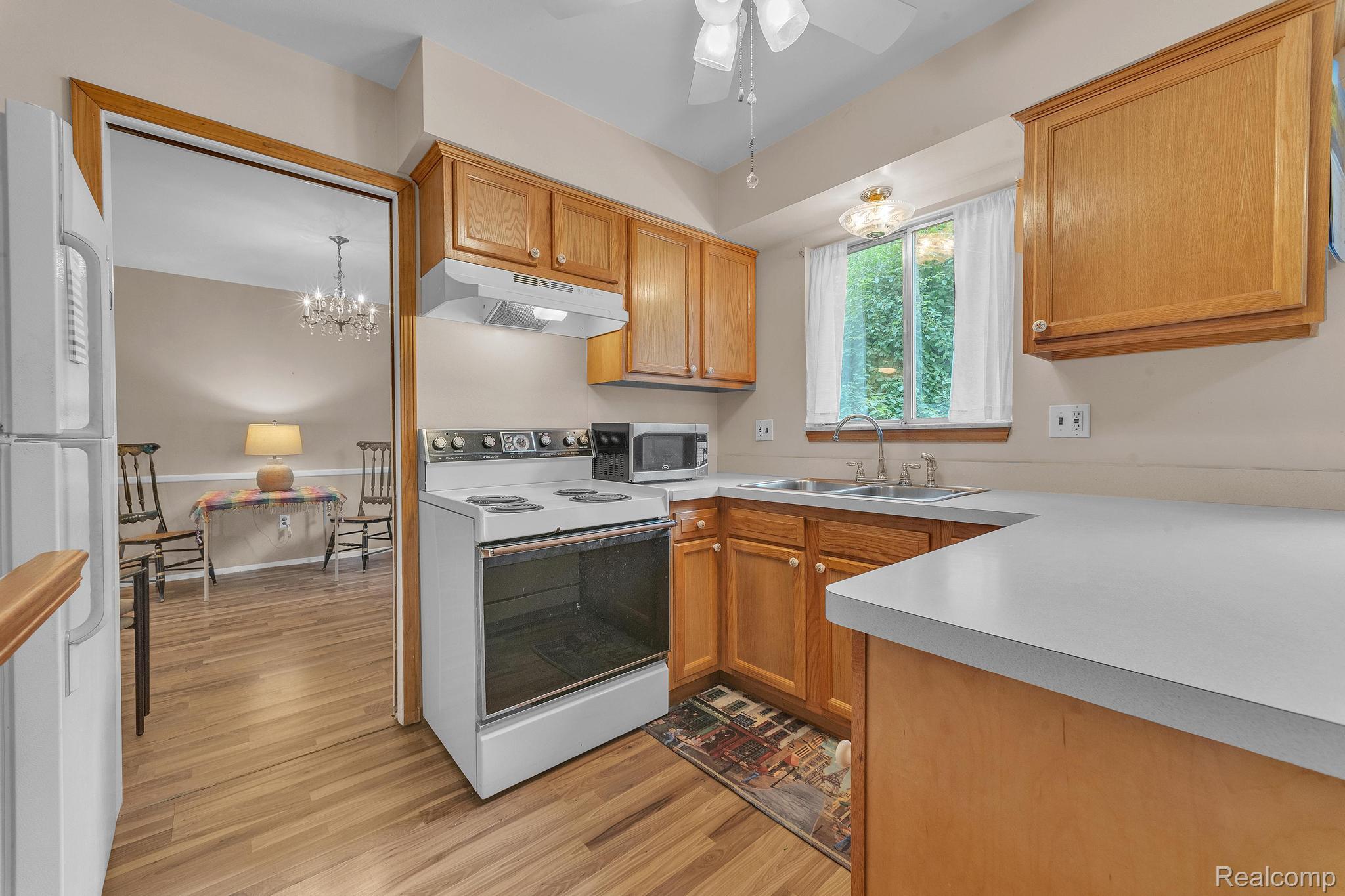 Clawson City, Michigan 48017, United States, 4 Bedrooms Bedrooms, ,2 BathroomsBathrooms,Residential,Pending,148945