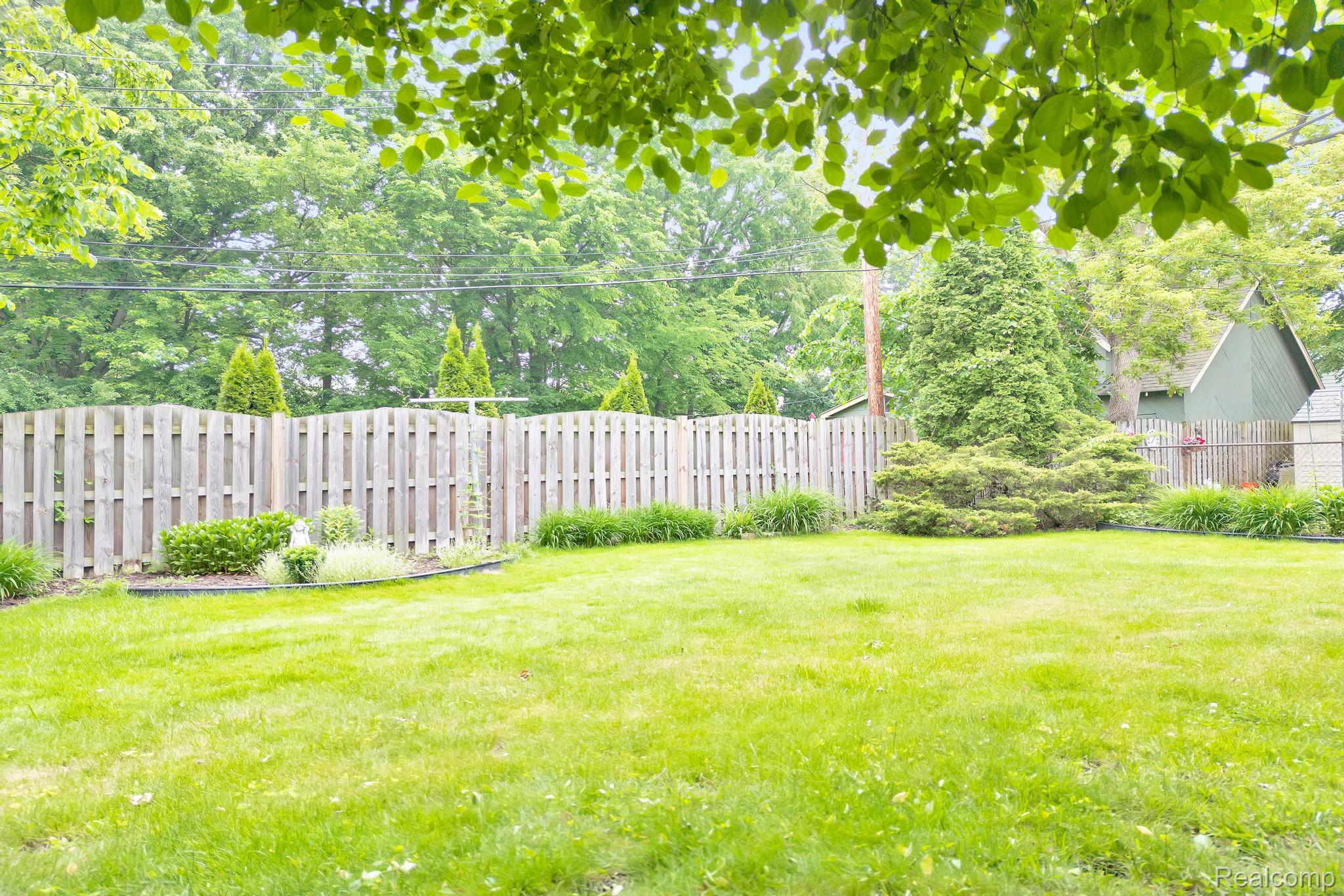 Clawson City, Michigan 48017, United States, 4 Bedrooms Bedrooms, ,2 BathroomsBathrooms,Residential,Pending,148945