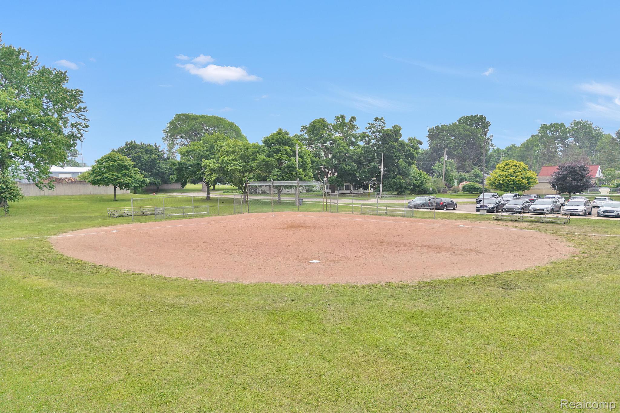 Clawson City, Michigan 48017, United States, 4 Bedrooms Bedrooms, ,2 BathroomsBathrooms,Residential,Pending,148945