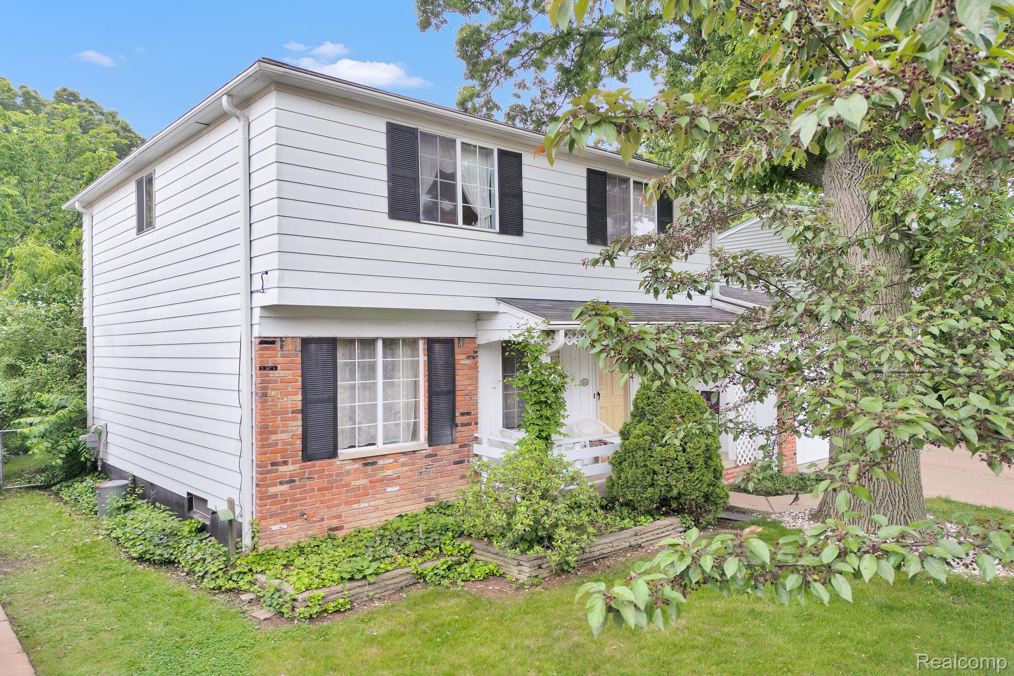 Clawson City, Michigan 48017, United States, 4 Bedrooms Bedrooms, ,2 BathroomsBathrooms,Residential,Pending,148945