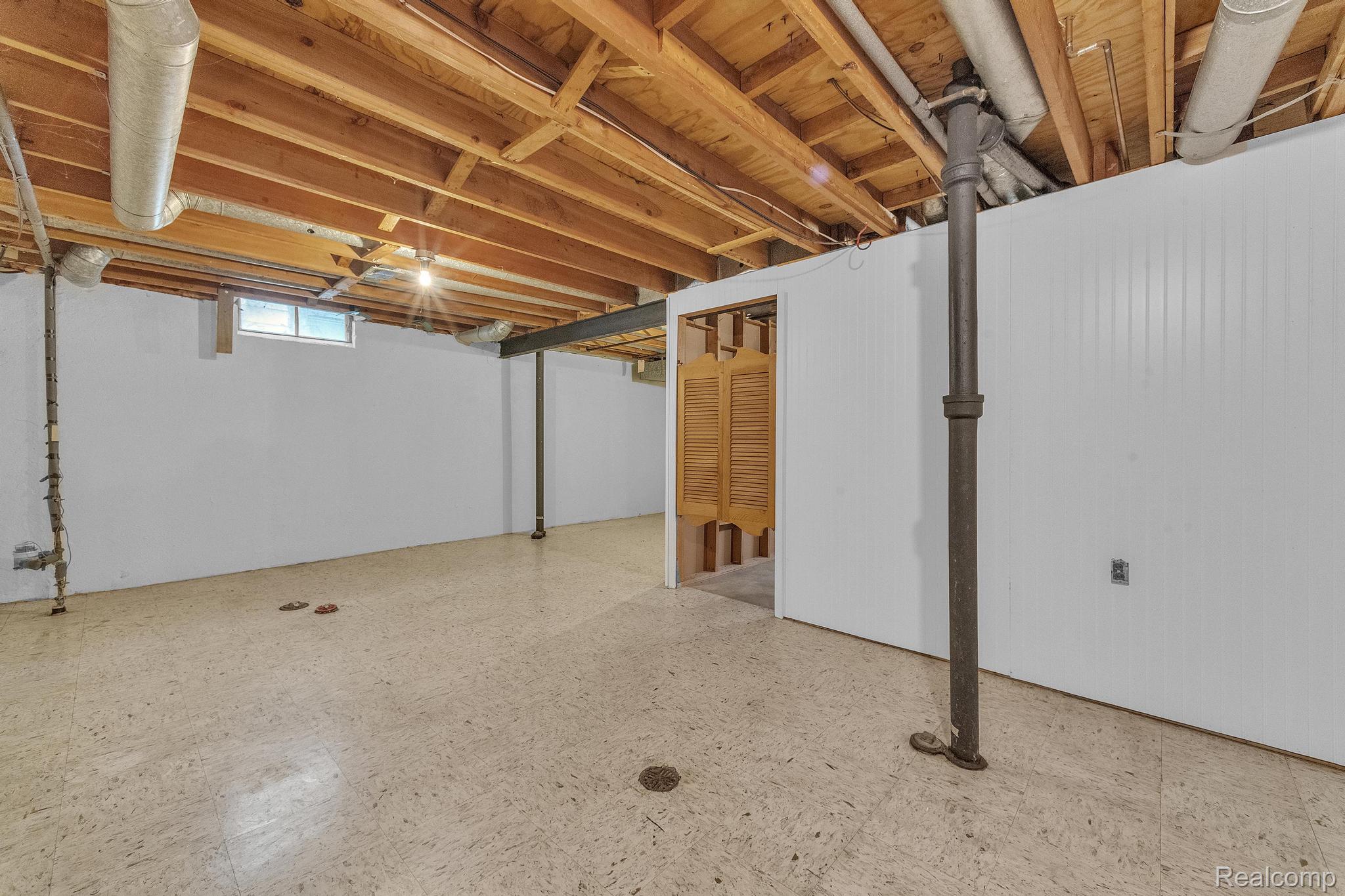 Clawson City, Michigan 48017, United States, 4 Bedrooms Bedrooms, ,2 BathroomsBathrooms,Residential,Pending,148945