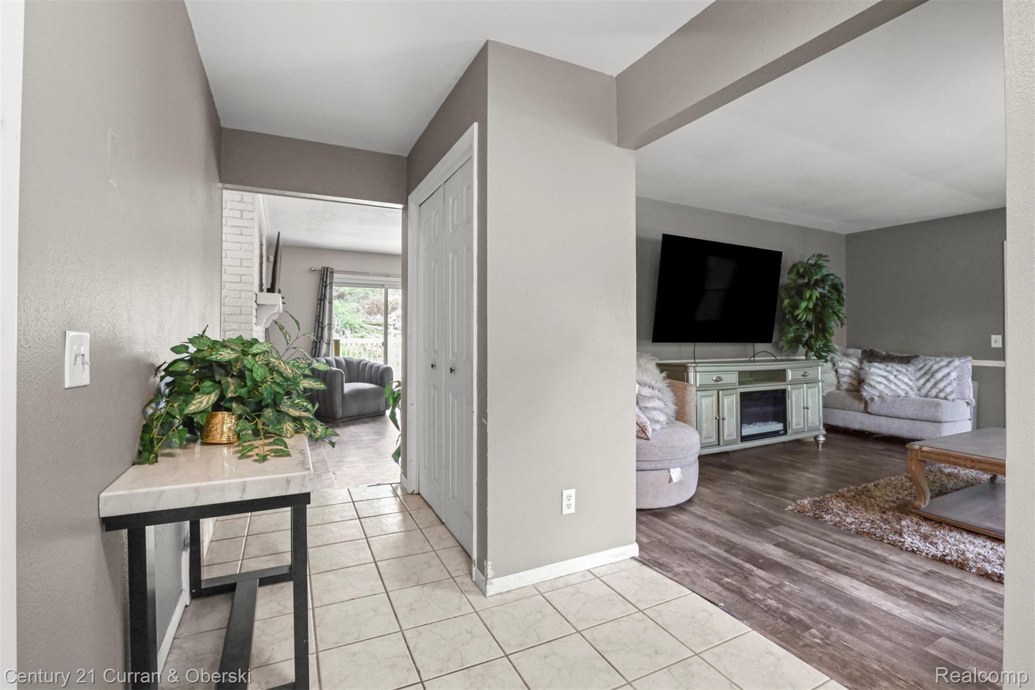 3810 Winding Way