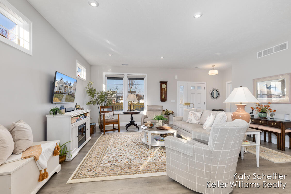 6960 E Rain Garden Lane NE