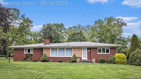 21556 Thorofare Road Grosse Ile Township MI 48138