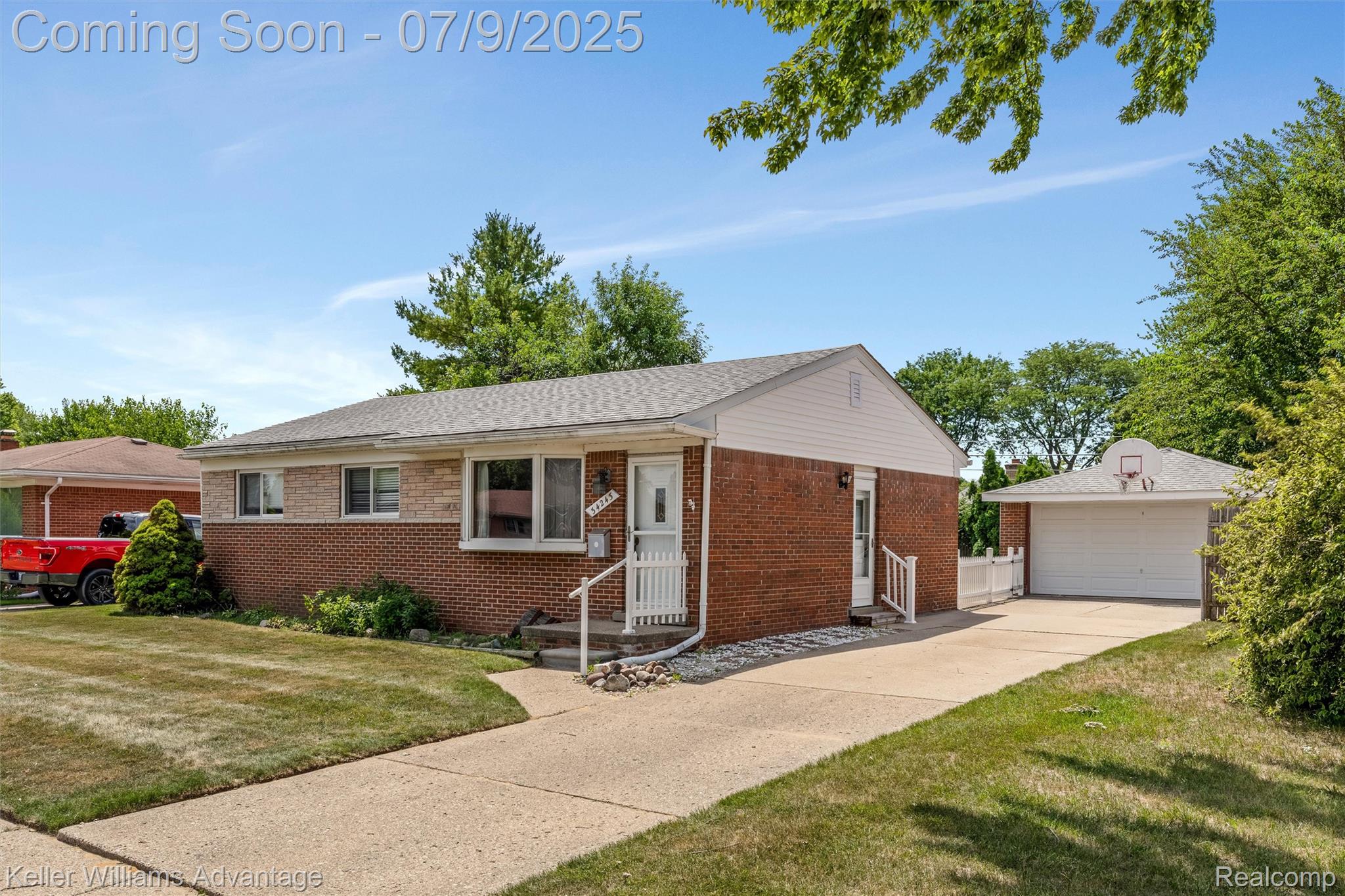 34243 Algonquin Street