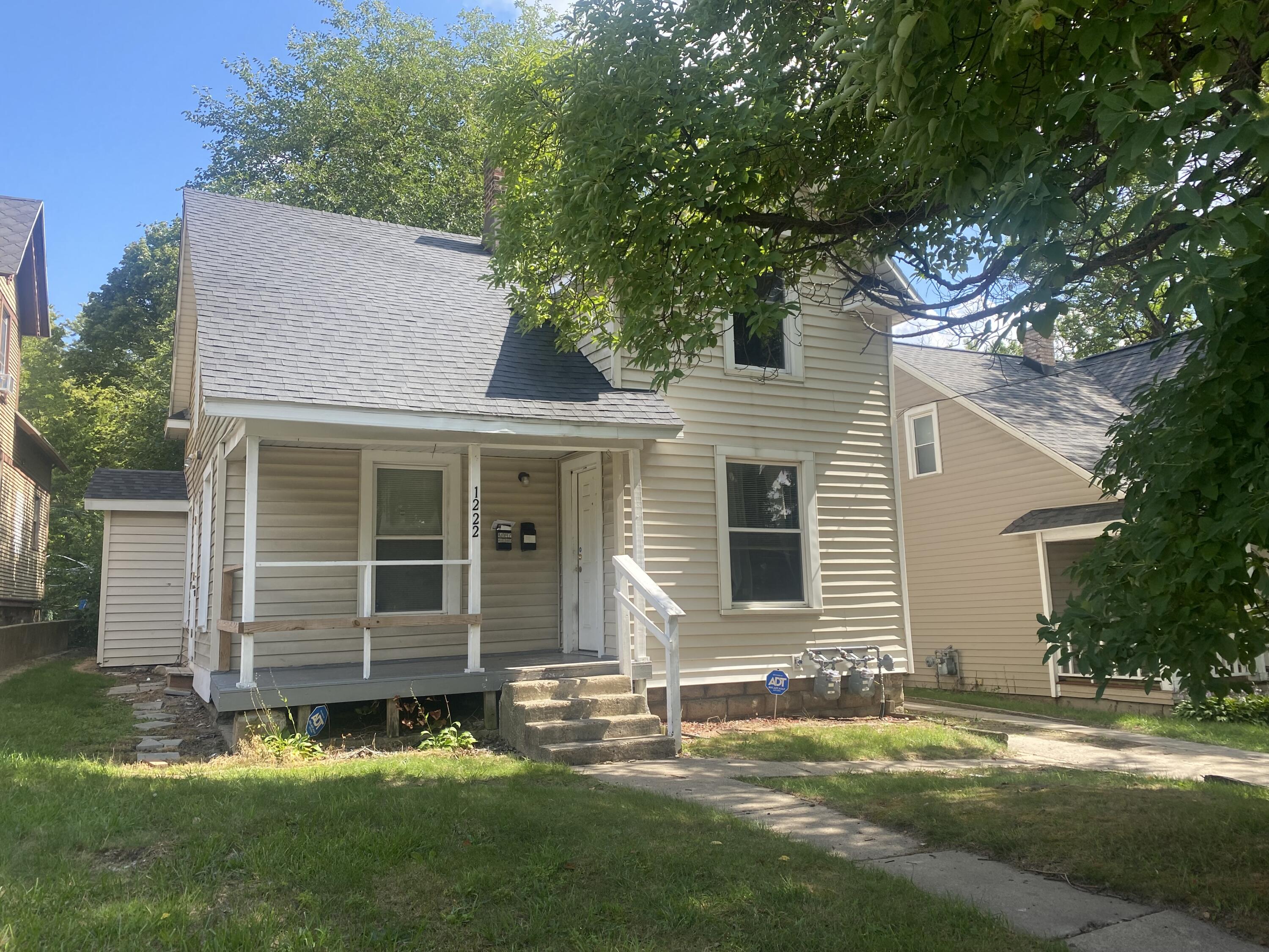 1222 Eastern Avenue SE