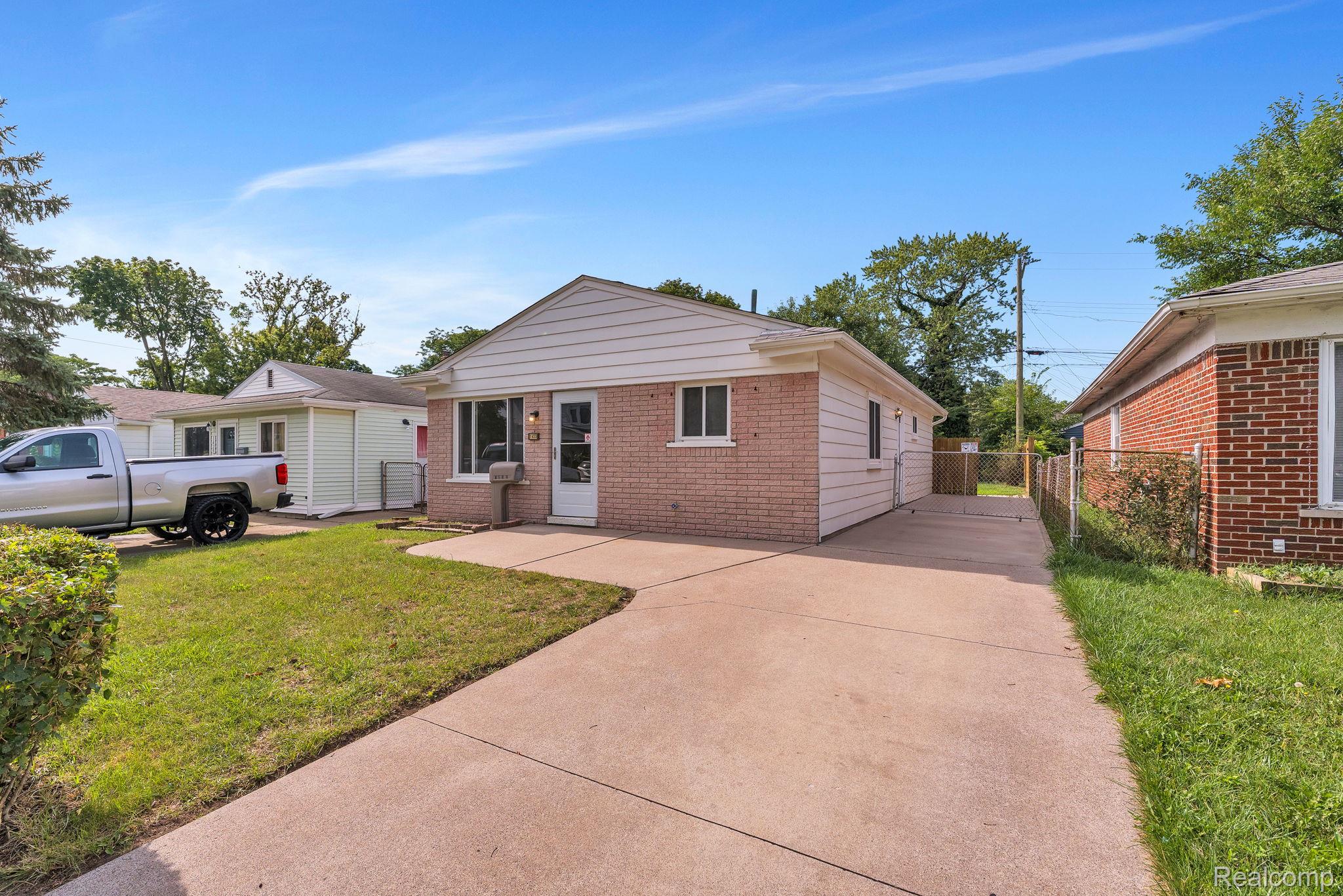1433 Reo Avenue
