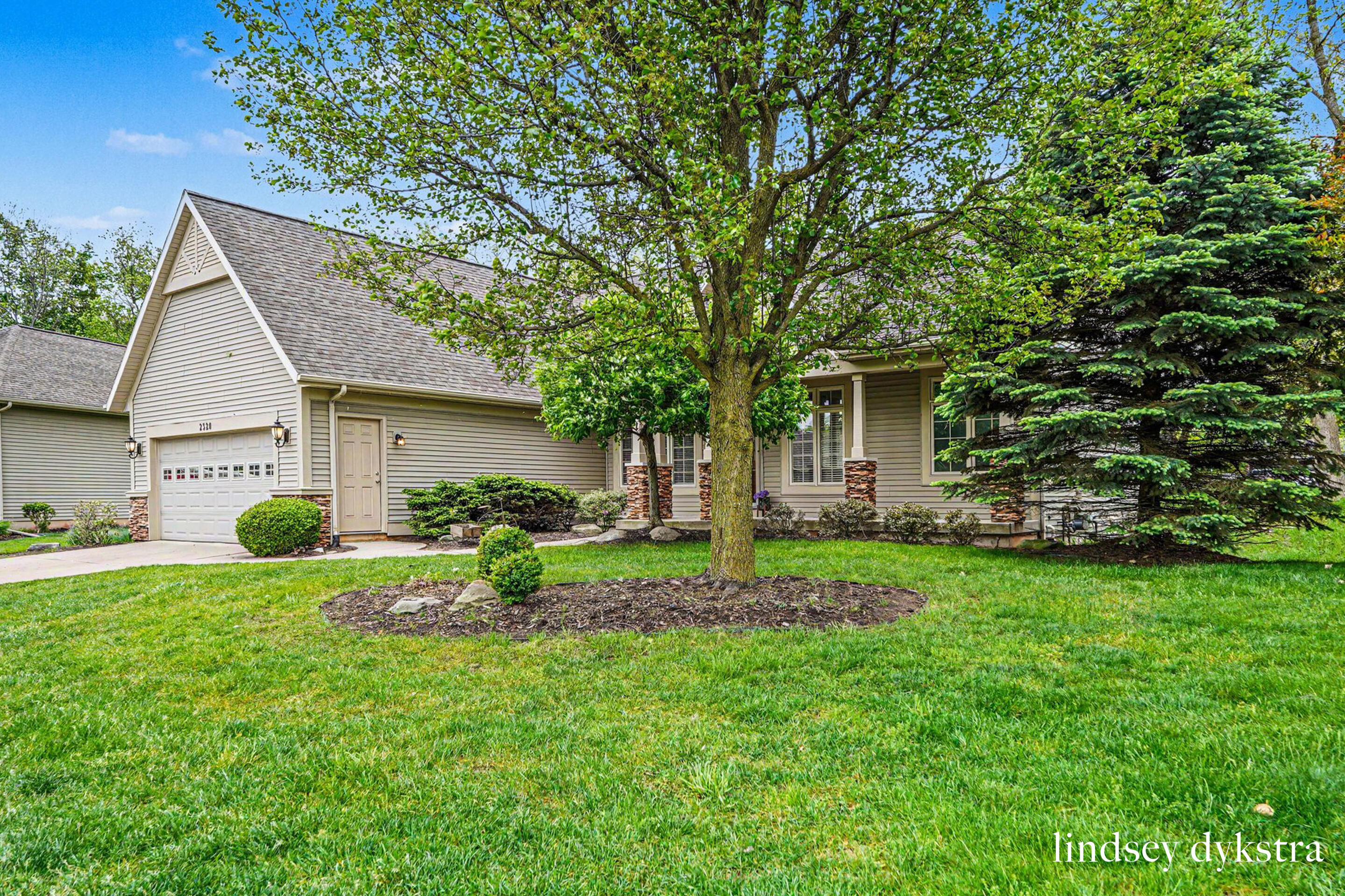 2320 Red Oak Court NW
