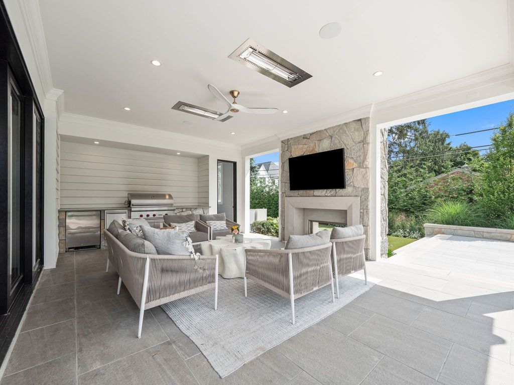 listing image 80