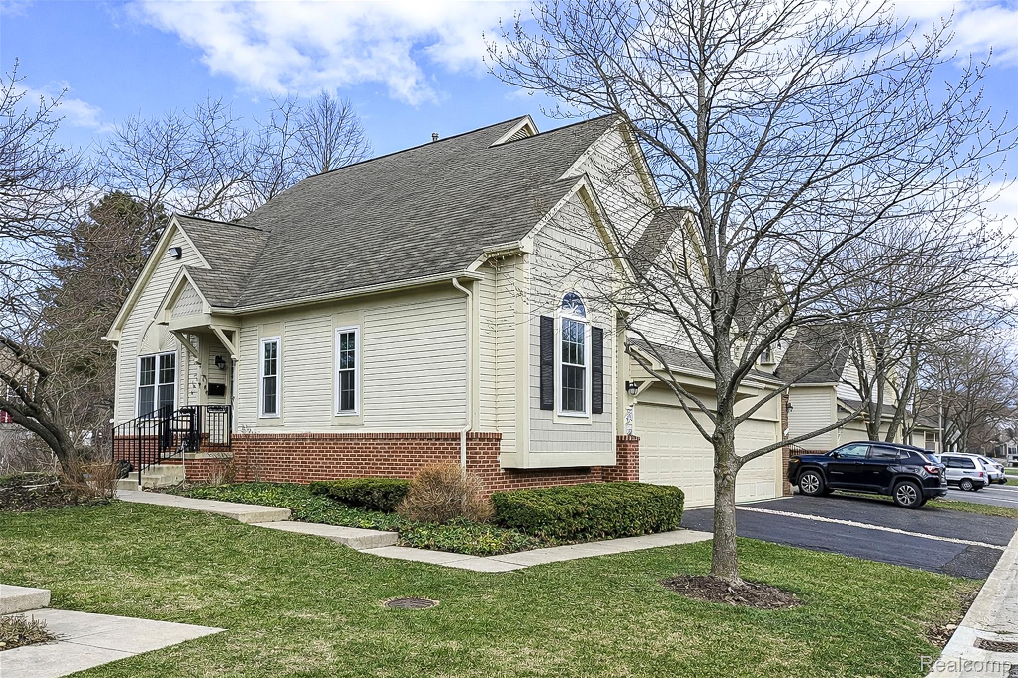 38302 Saratoga Circle