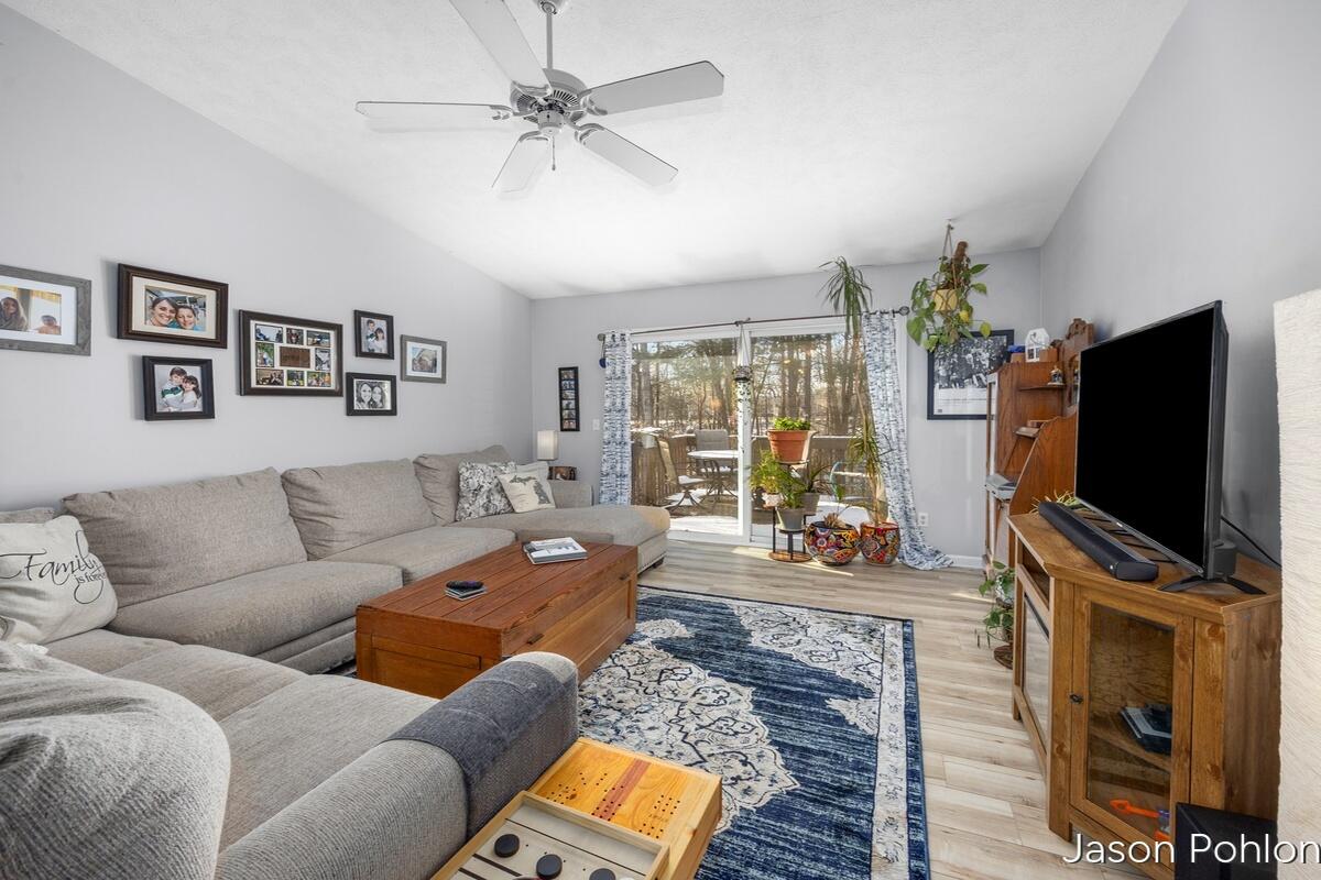 4916 Castle Hill Court NE