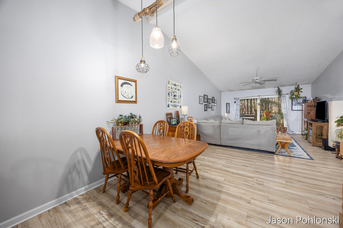 4916 Castle Hill Court NE