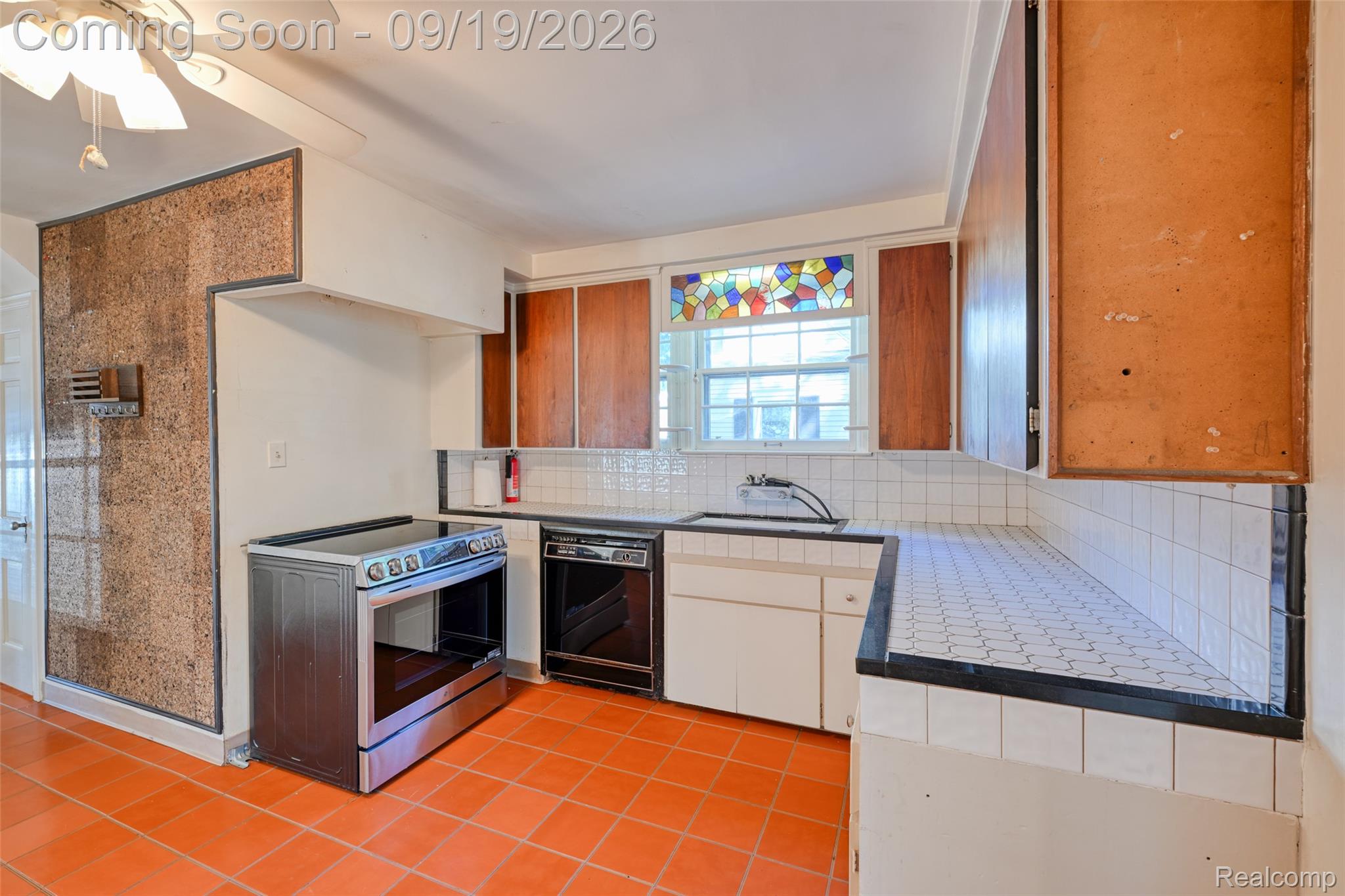 1046 Oakridge Avenue