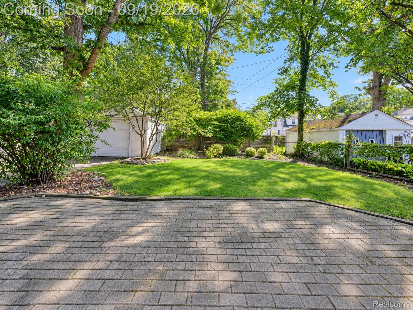 1046 Oakridge Avenue