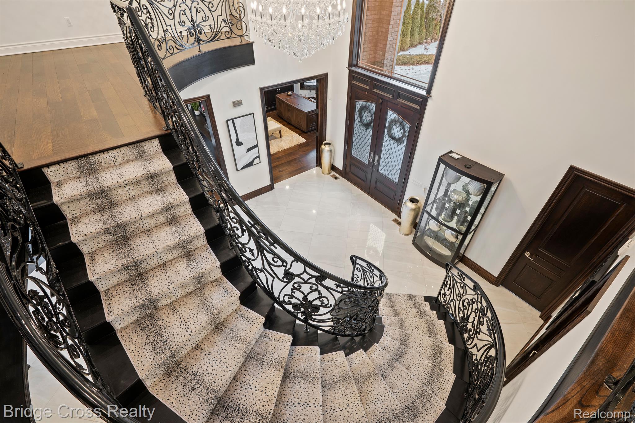 5820 LAKEVIEW Avenue