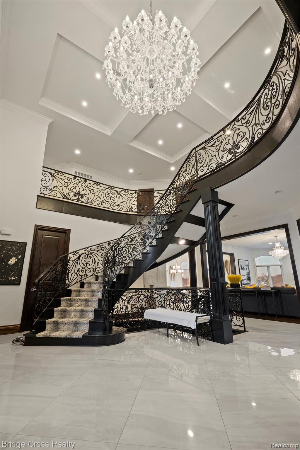 5820 LAKEVIEW Avenue