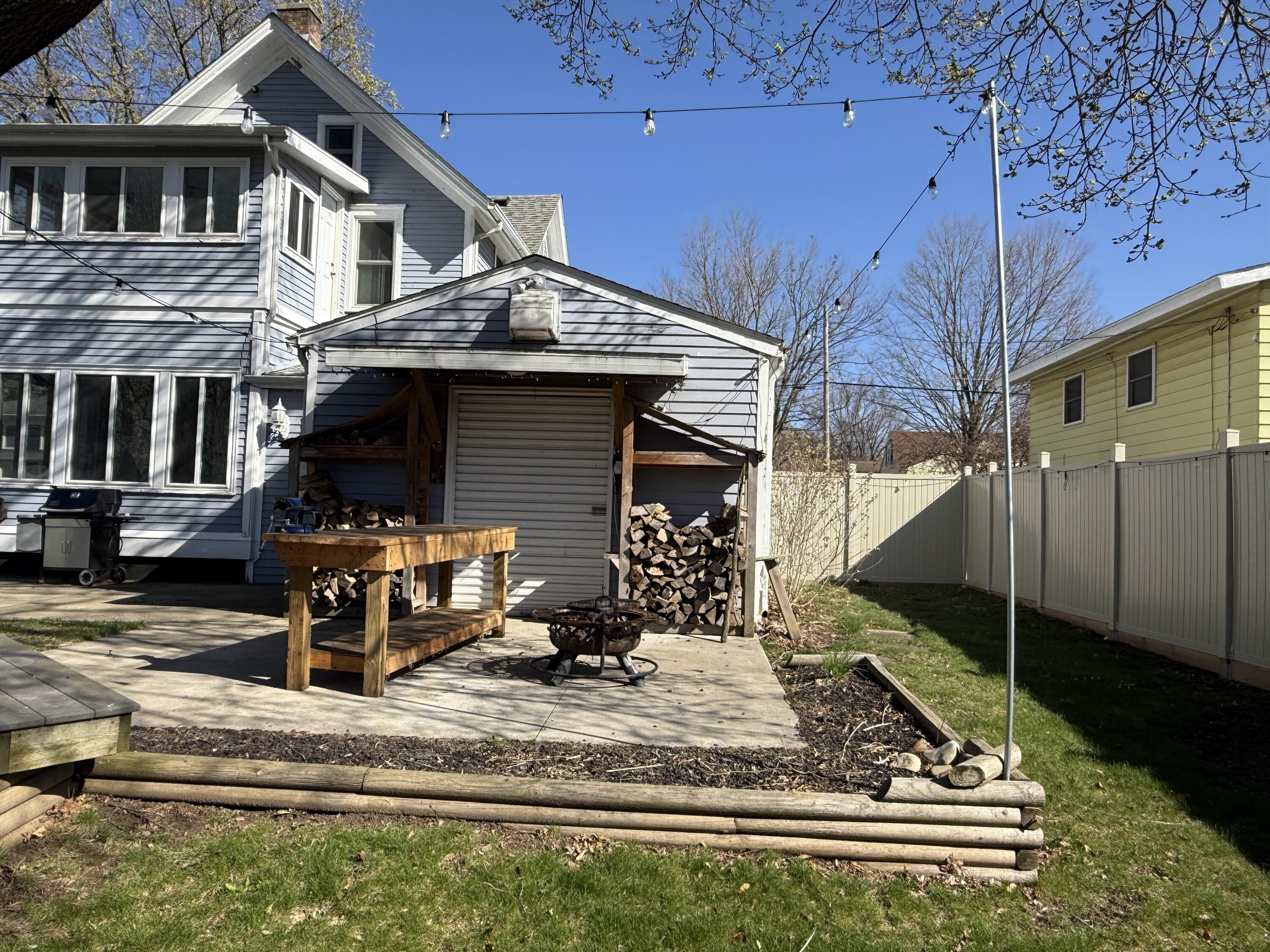 1222 E Porter Street