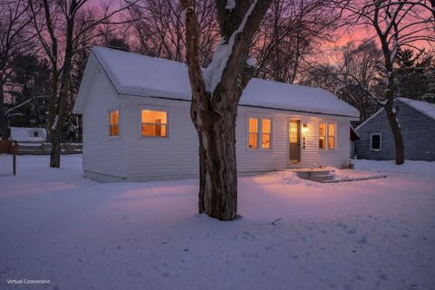 902 Wilson Avenue Norton Shores City MI 49441