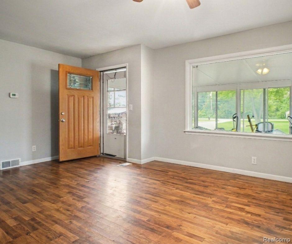 5082 N Center Road