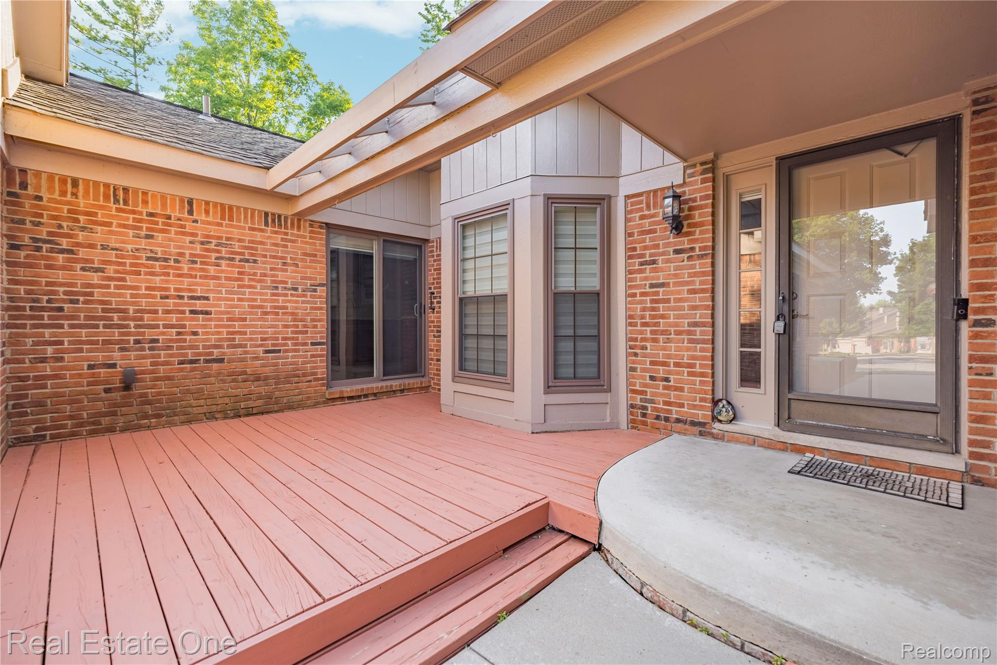 7332 Meadowridge Circle