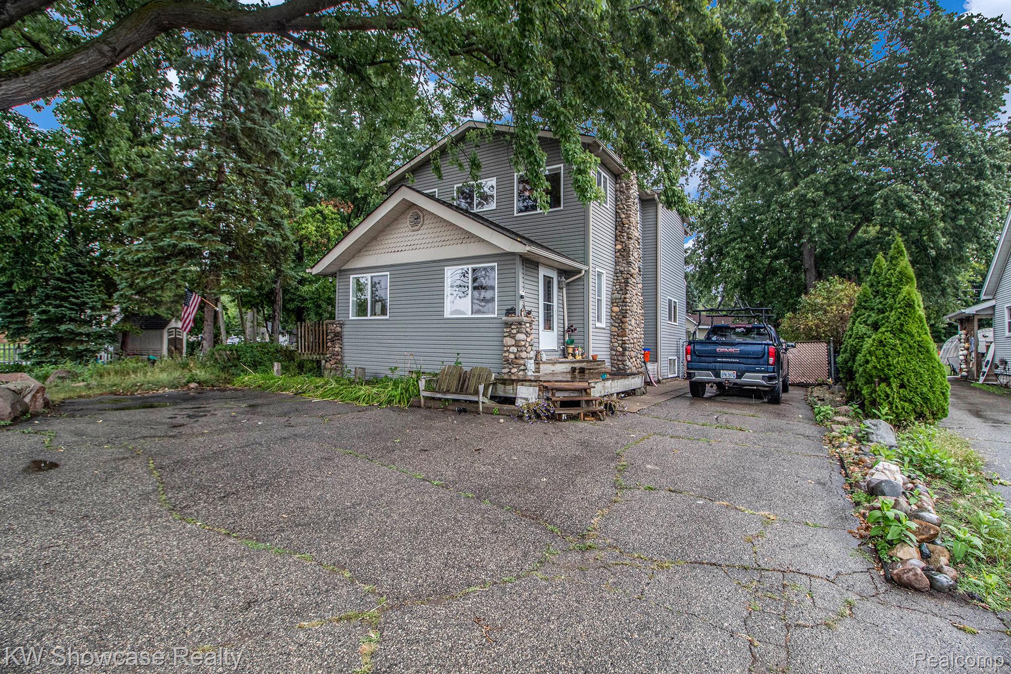 4882 Elizabeth Lake Road