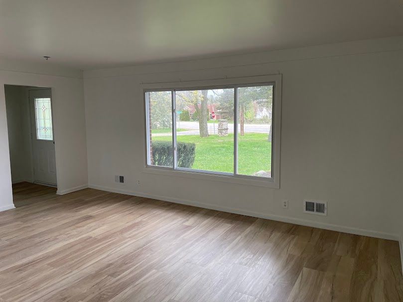 2420 N PONTIAC Trail
