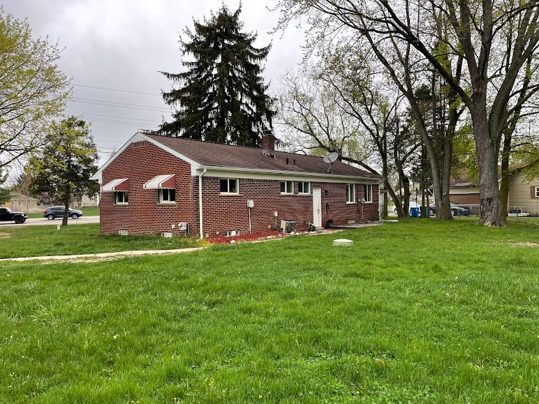 2420 N PONTIAC Trail