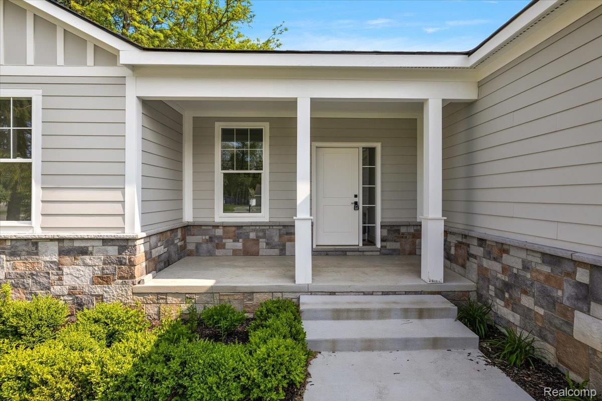 7268 ELIZABETH LAKE Road