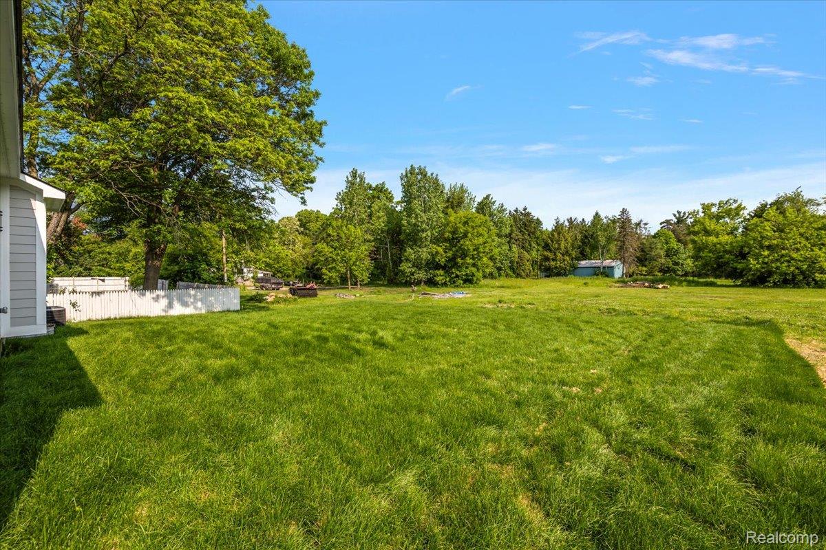 7268 ELIZABETH LAKE Road