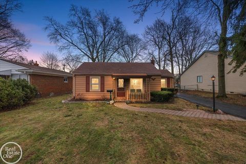 45252 Platt Street Utica City MI 48317