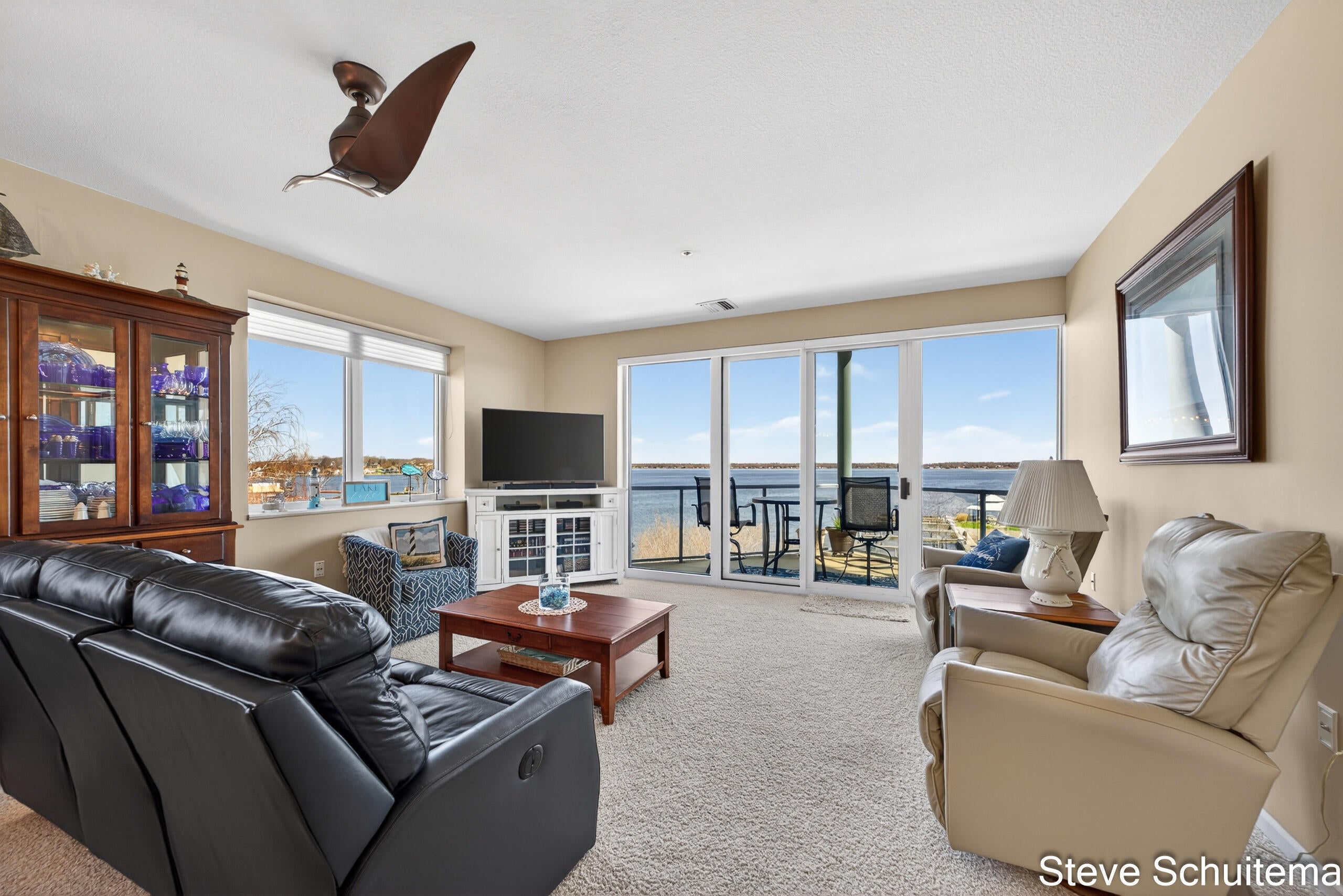 2964 Lakeshore Drive W 304