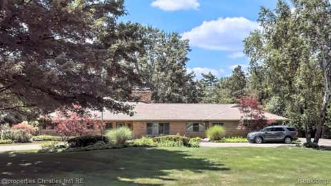 Photo of 1640 Orchard Lane, Bloomfield Hills City, MI 48301 (MLS # 20261040641)