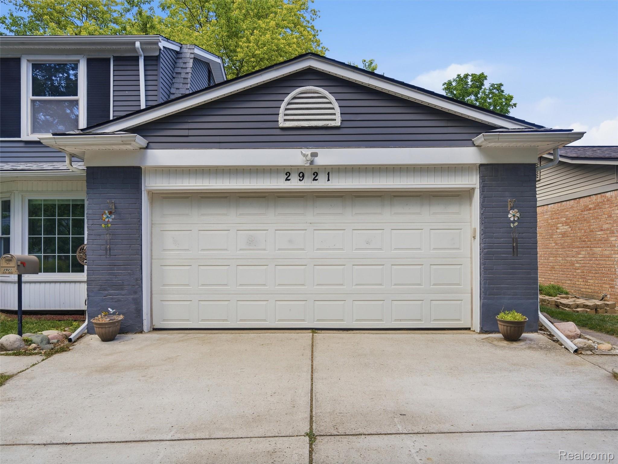 2921 Baylis Drive