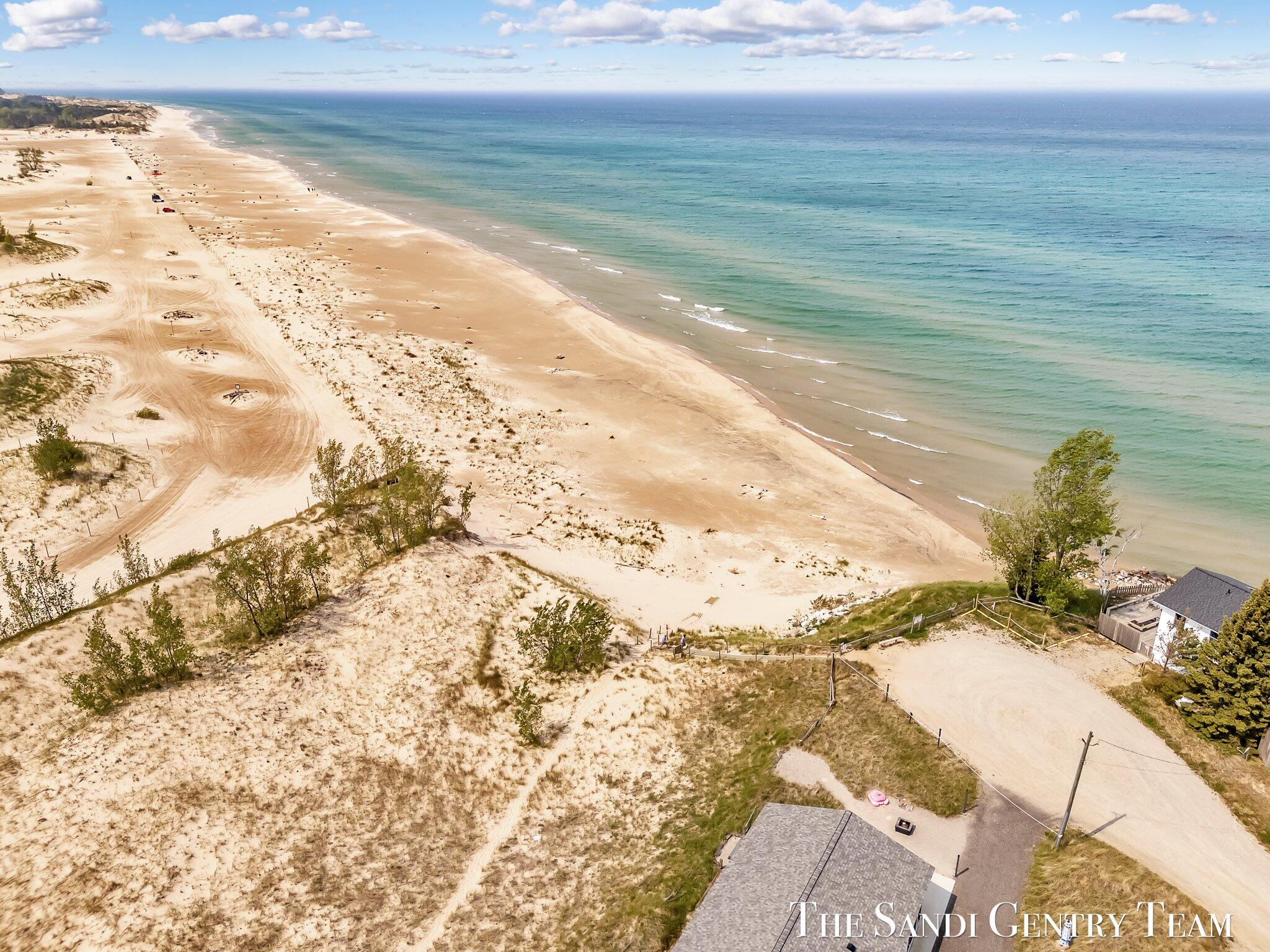 2806 N Lakeshore Drive