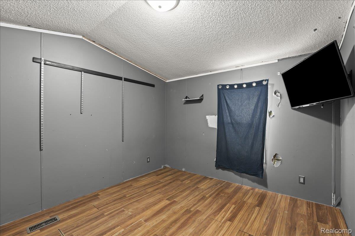 Auburn Hills City, Michigan 48326, United States, 2 Bedrooms Bedrooms, ,1 BathroomBathrooms,Residential,Active,237607