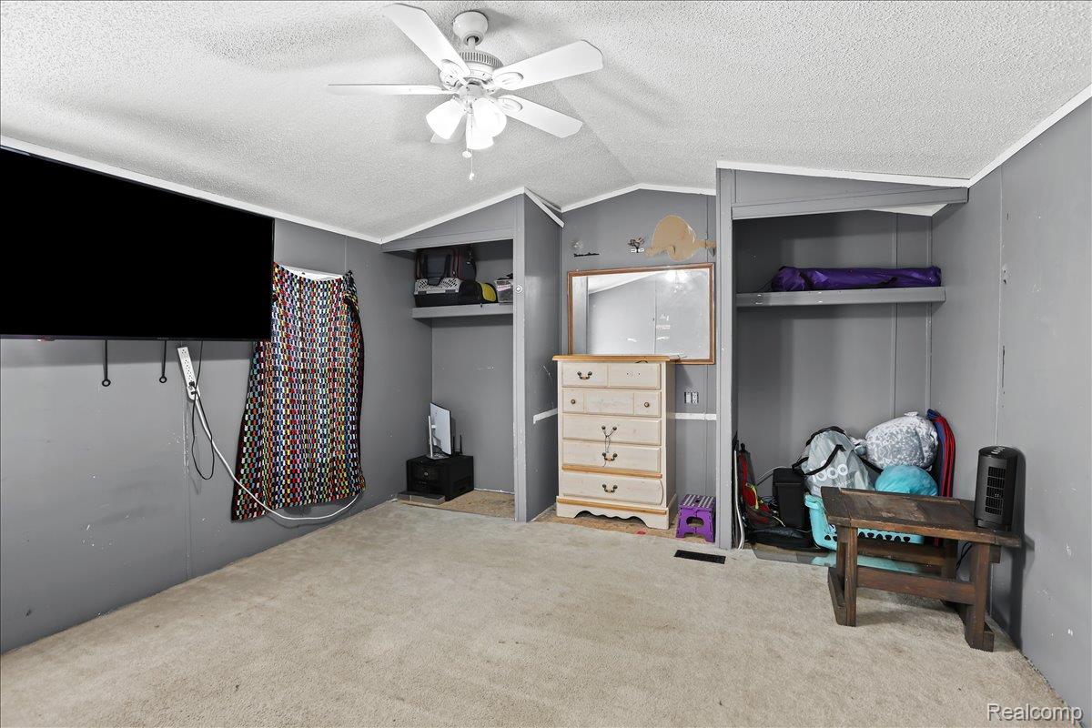 Auburn Hills City, Michigan 48326, United States, 2 Bedrooms Bedrooms, ,1 BathroomBathrooms,Residential,Active,237607