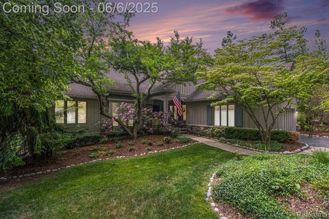 4825 Mirror Lake Drive West Bloomfield Charter Township MI 48323