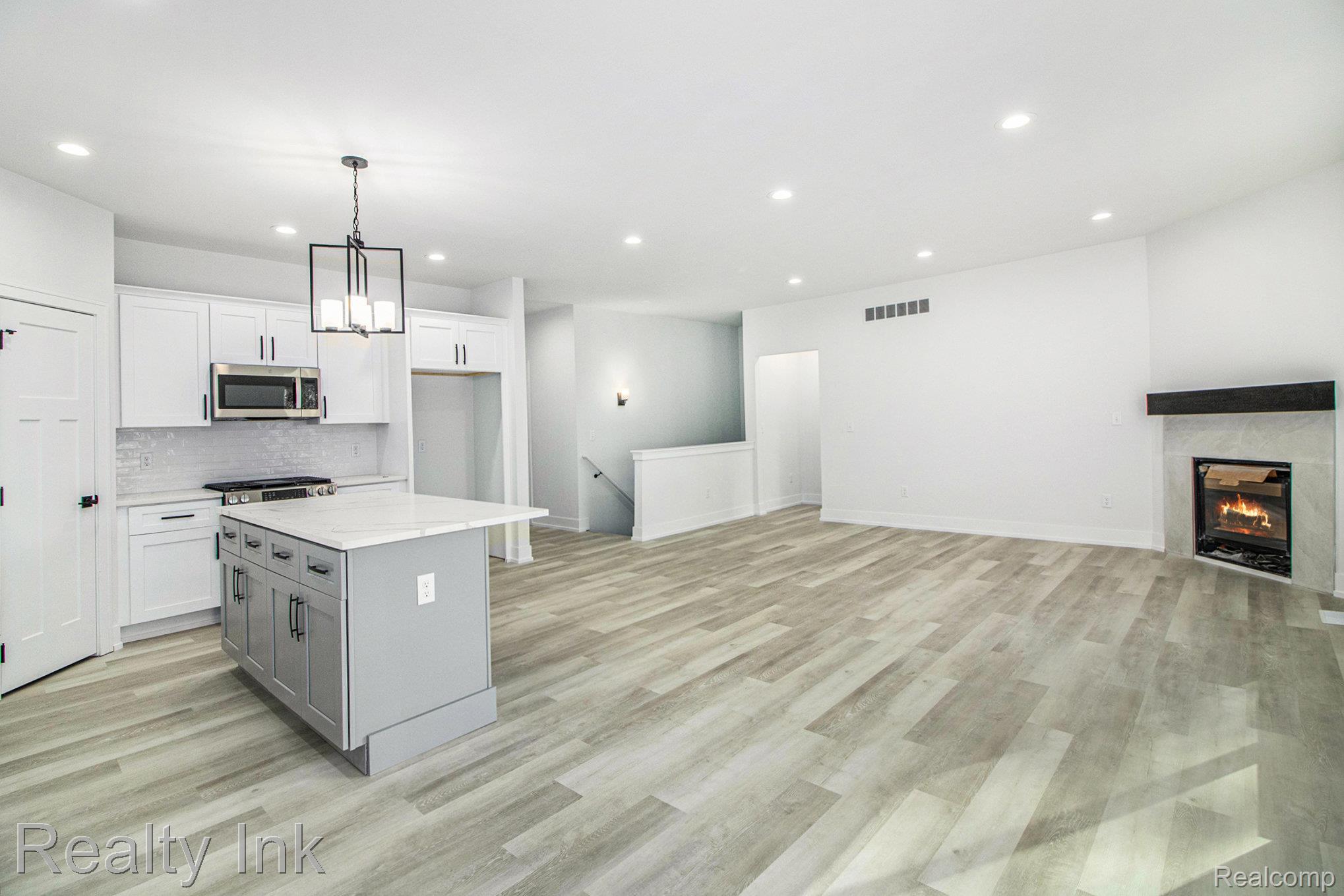 15833 Marilyn Avenue