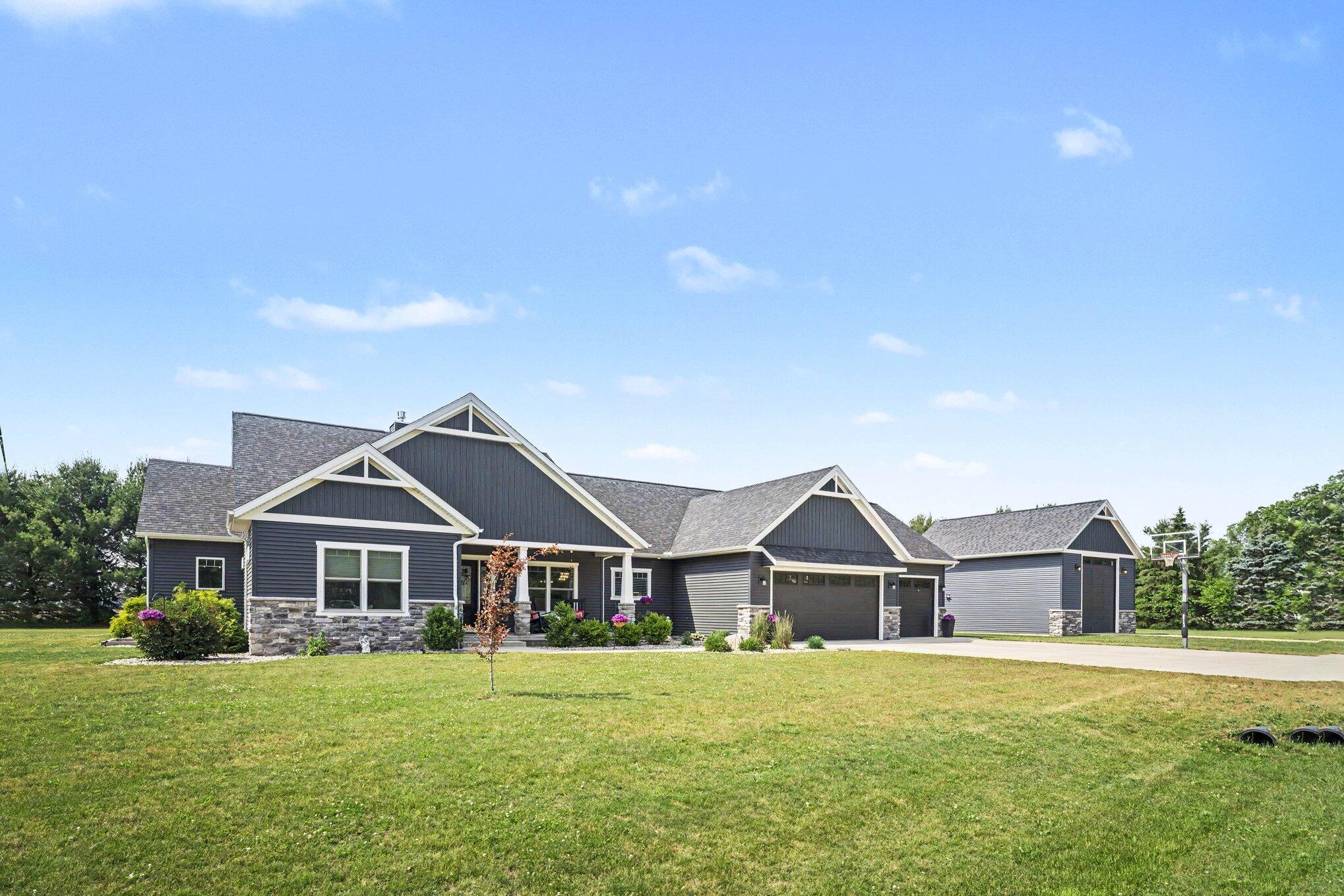 17045 Woodside Lane