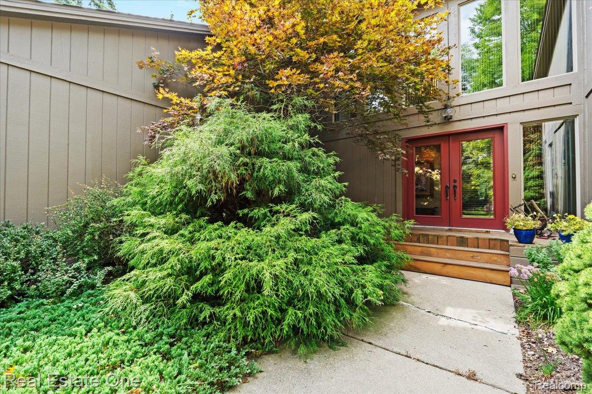 1065 Manderly Drive