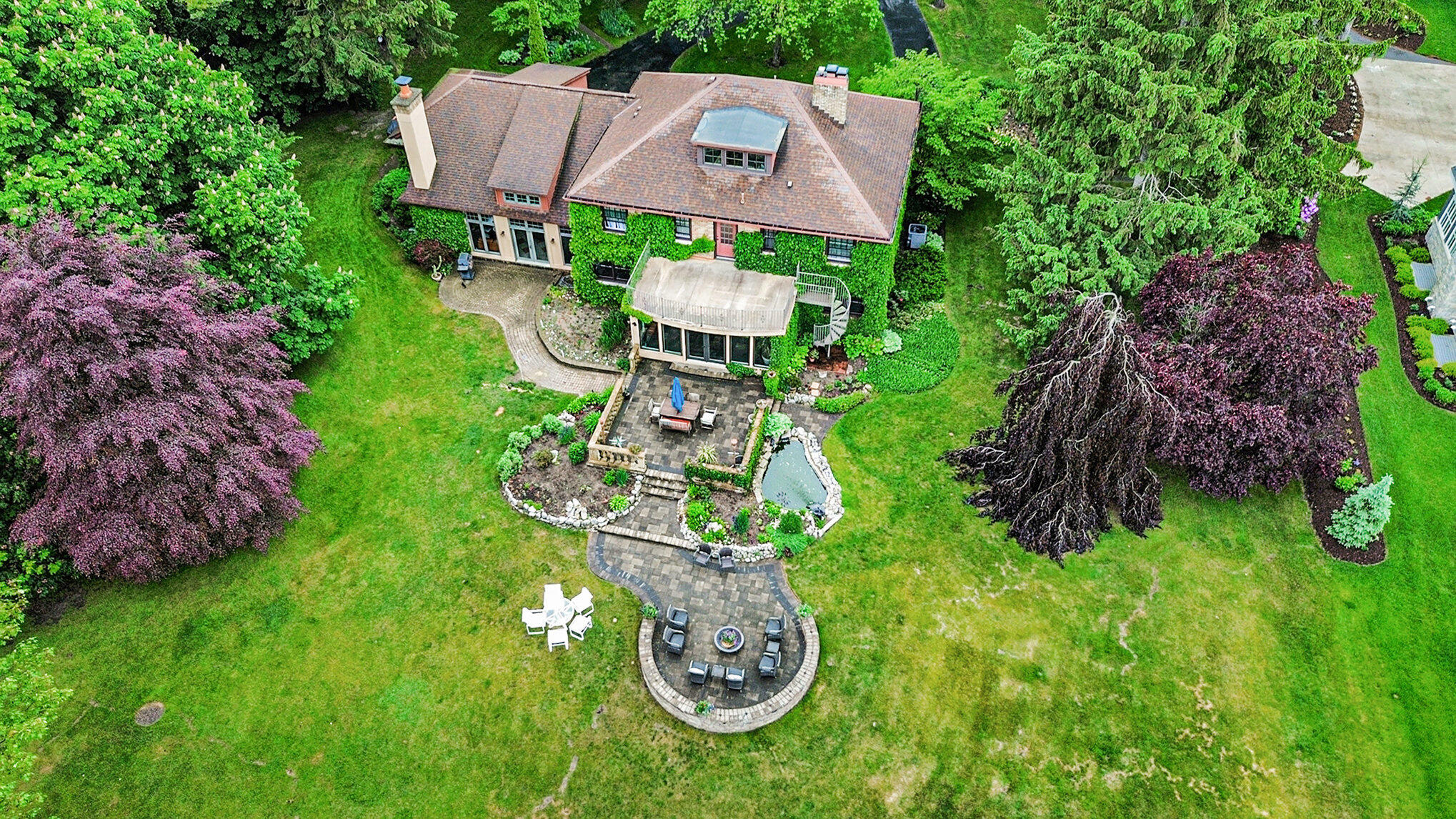 371 Waukazoo Drive