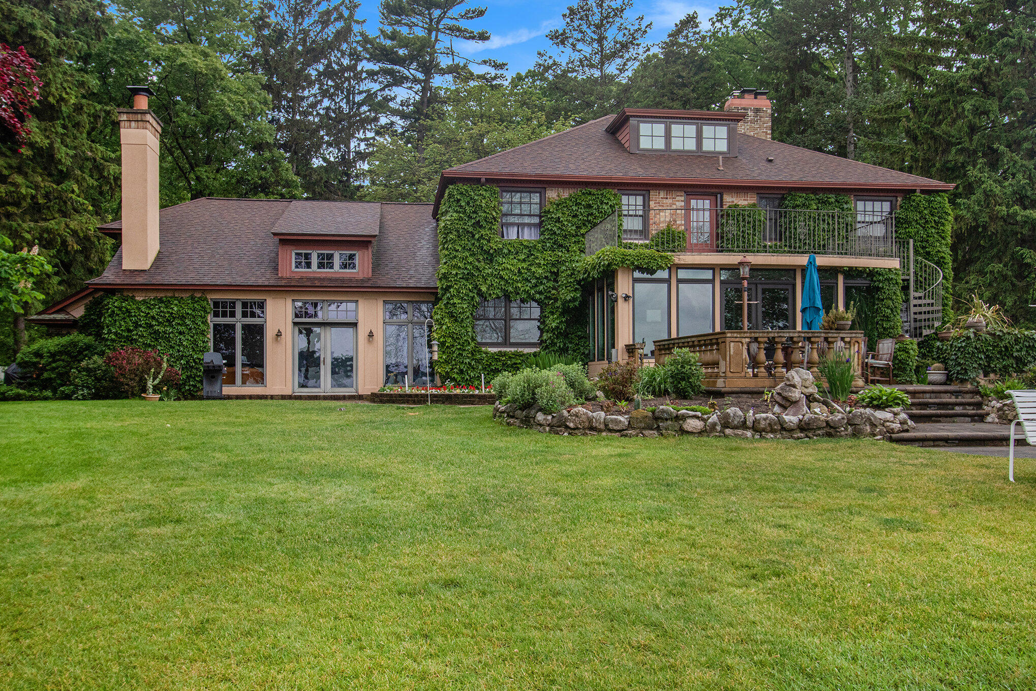 371 Waukazoo Drive