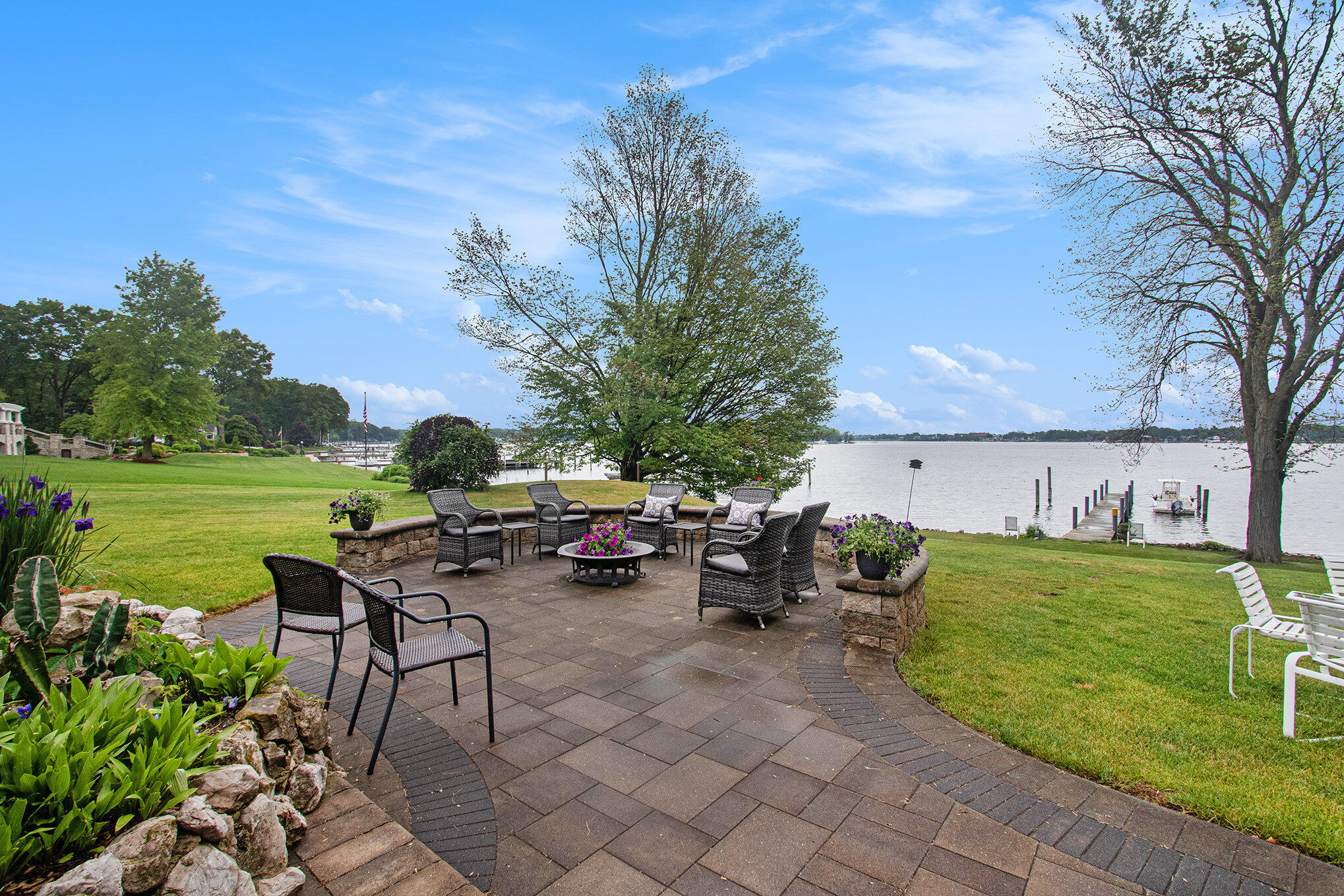 371 Waukazoo Drive