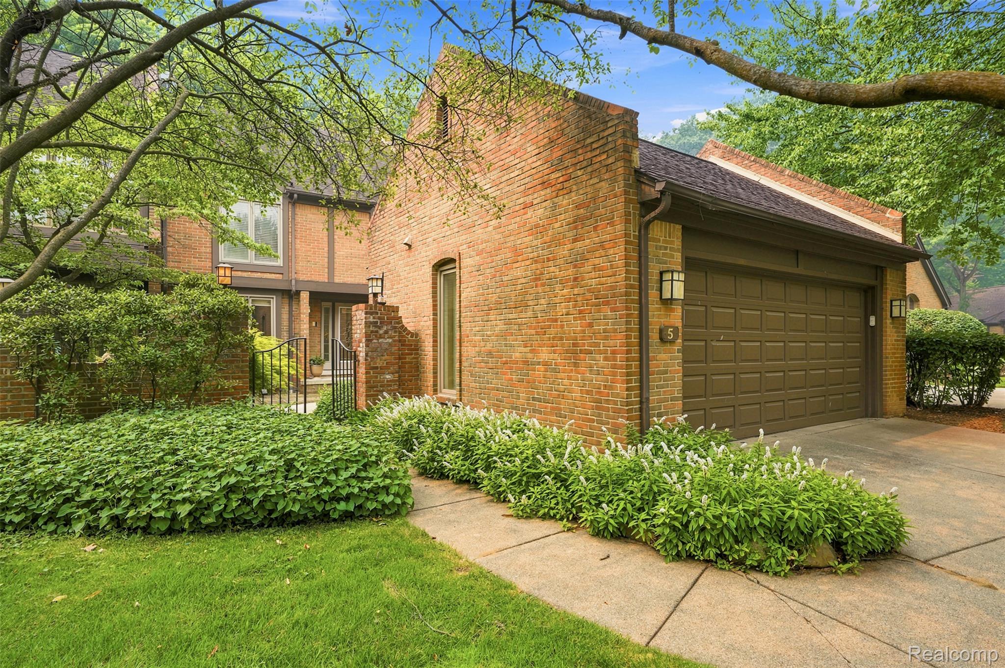 5 Timberlane Court