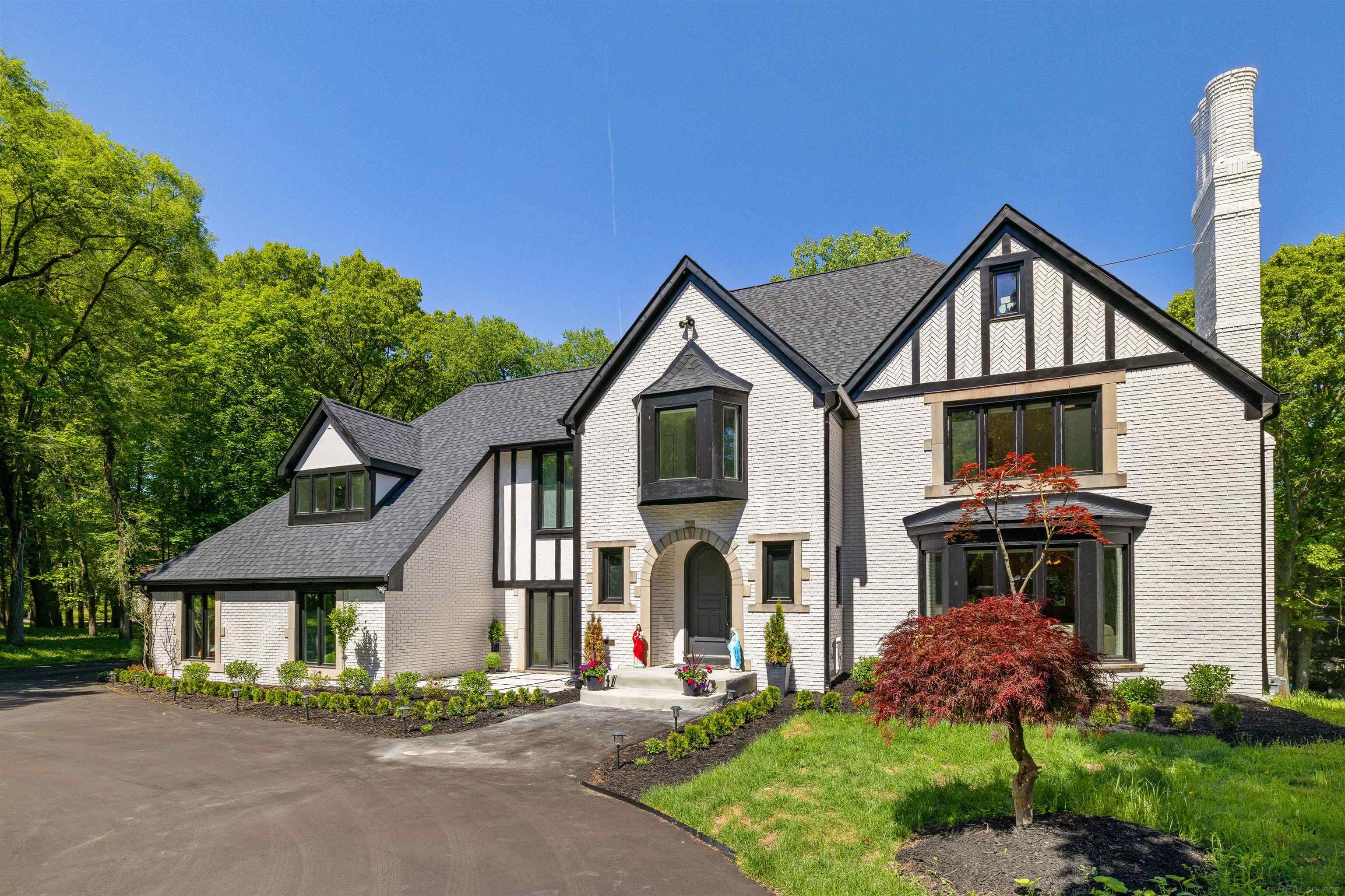 300 Camelot Way