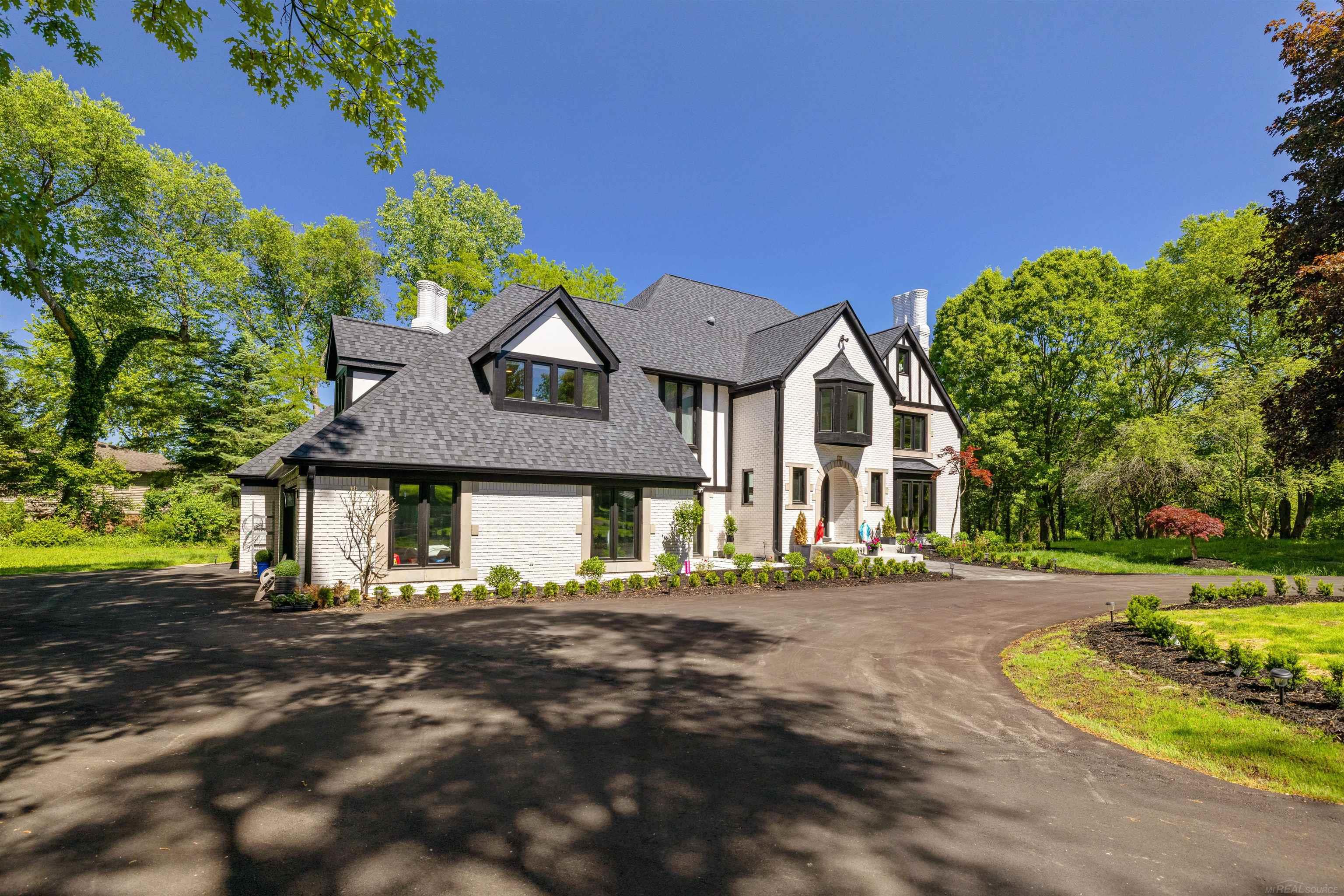 300 Camelot Way
